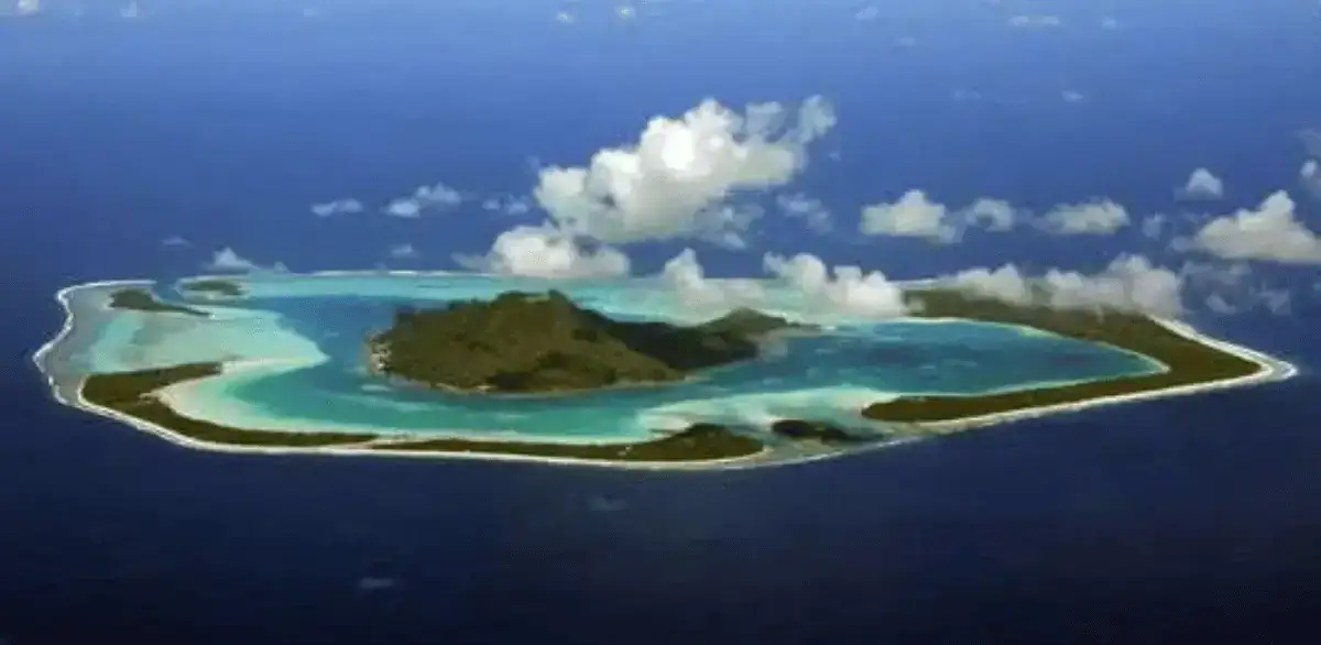 Image of an Atoll around coral with volcano almost fully eroded