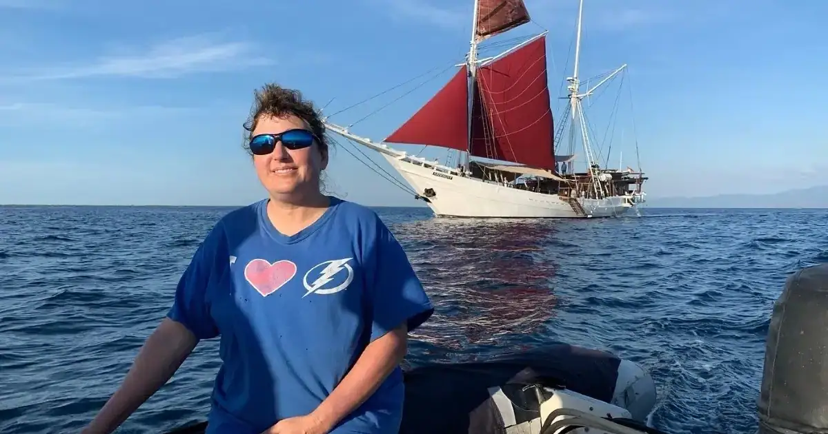 Maura with SeaTrek's Katharina ship sails up