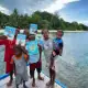 Kids with the Wayan and the Turtle King book