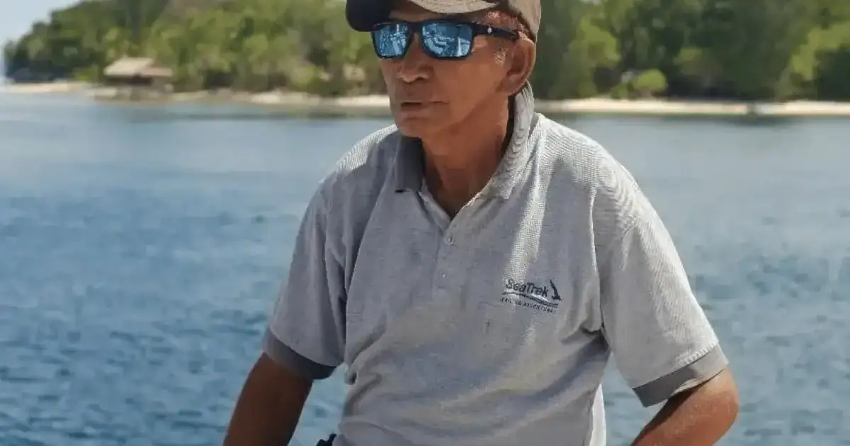 SeaTrek Ombak Putih Crew Julius