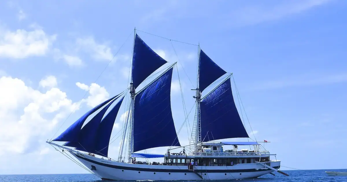 SeaTrek Ombak Putih full seven sails up.