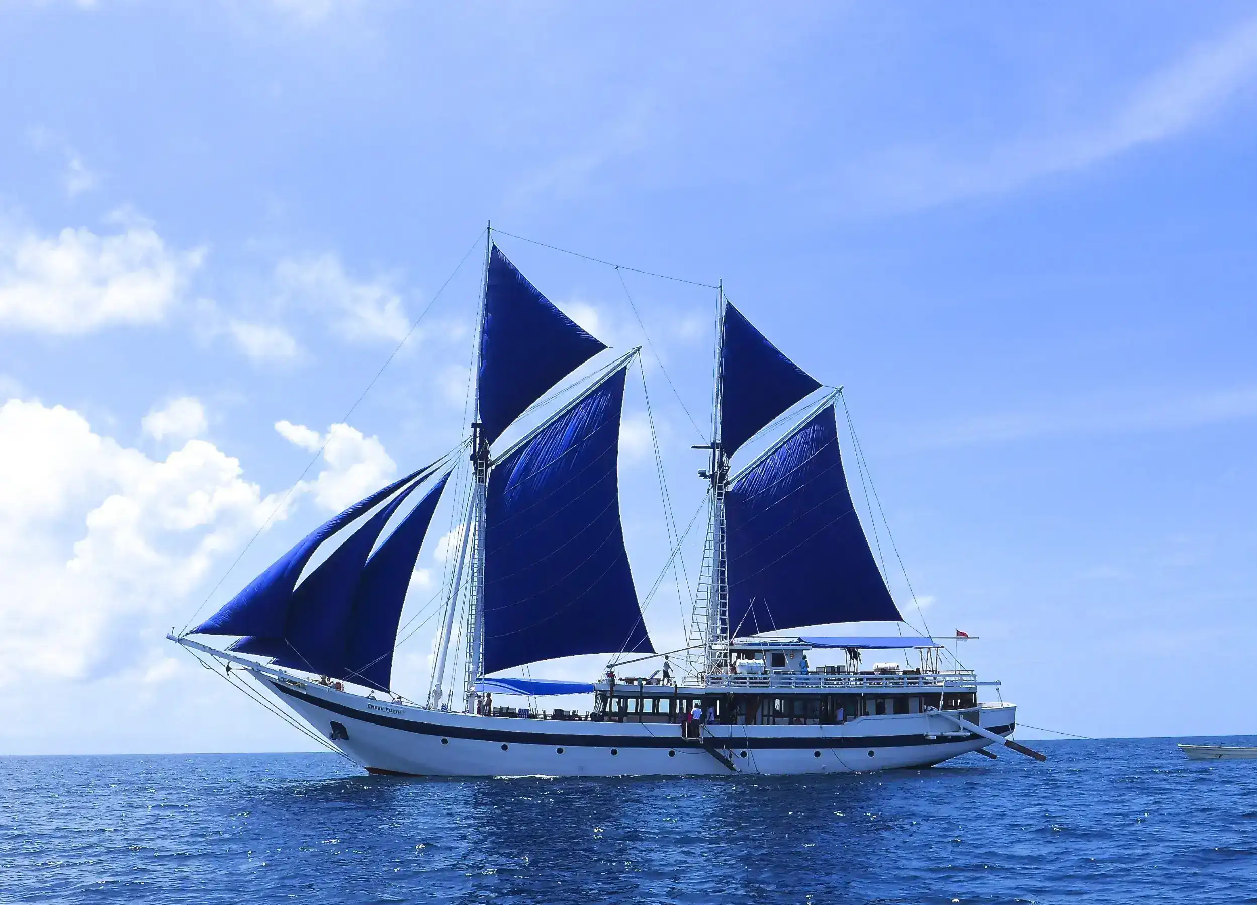 SeaTrek Ombak Putih full seven sails up.