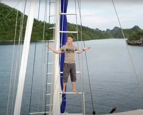 Raw travel on Ombak Putih in Raja Ampat