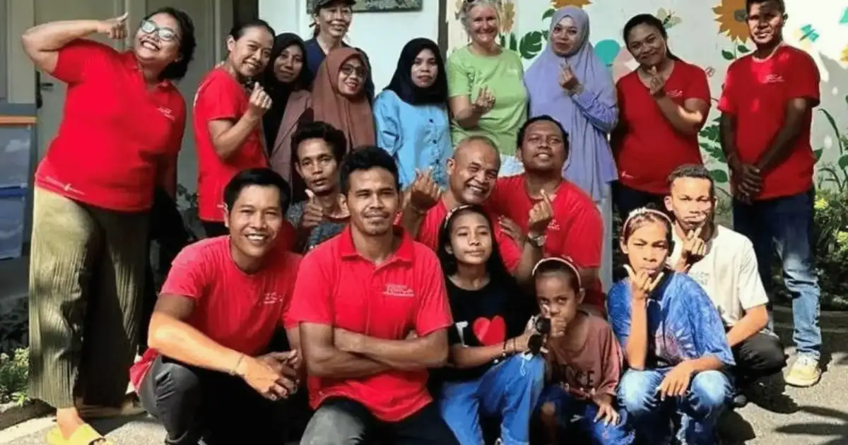 SeaTrek and Smile Foundation Staff, and friends from Sula.