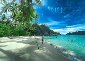 SeaTrek guest enjoy beach time