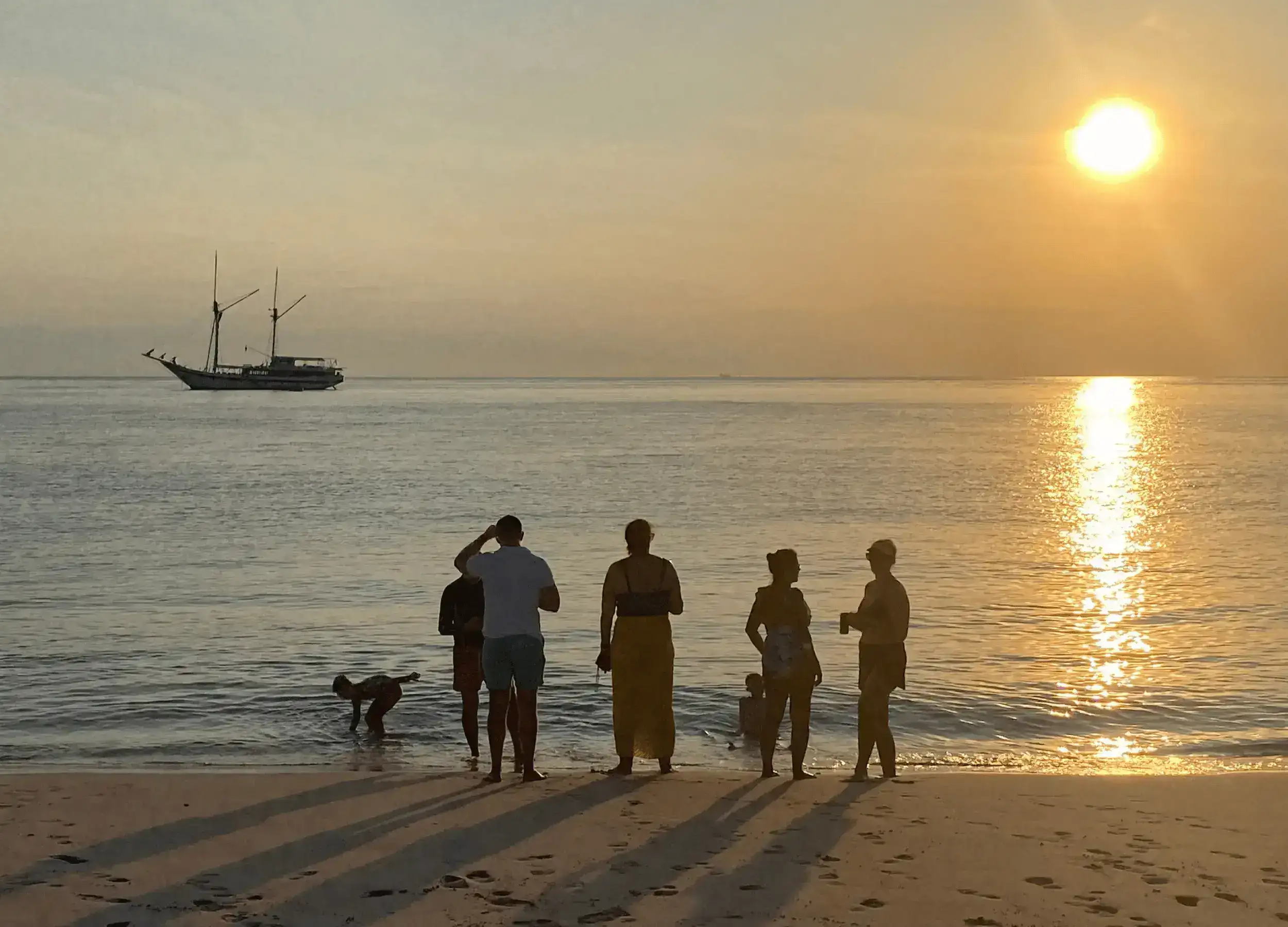 family digital detox vacation enjoy the sunset beach