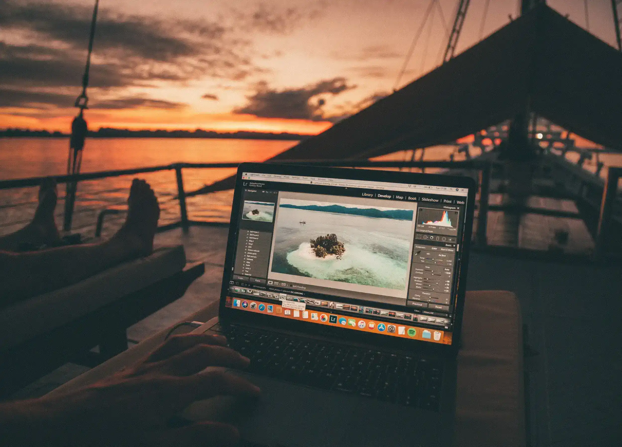 How to organize photos and videos while sailing with SeaTrek
