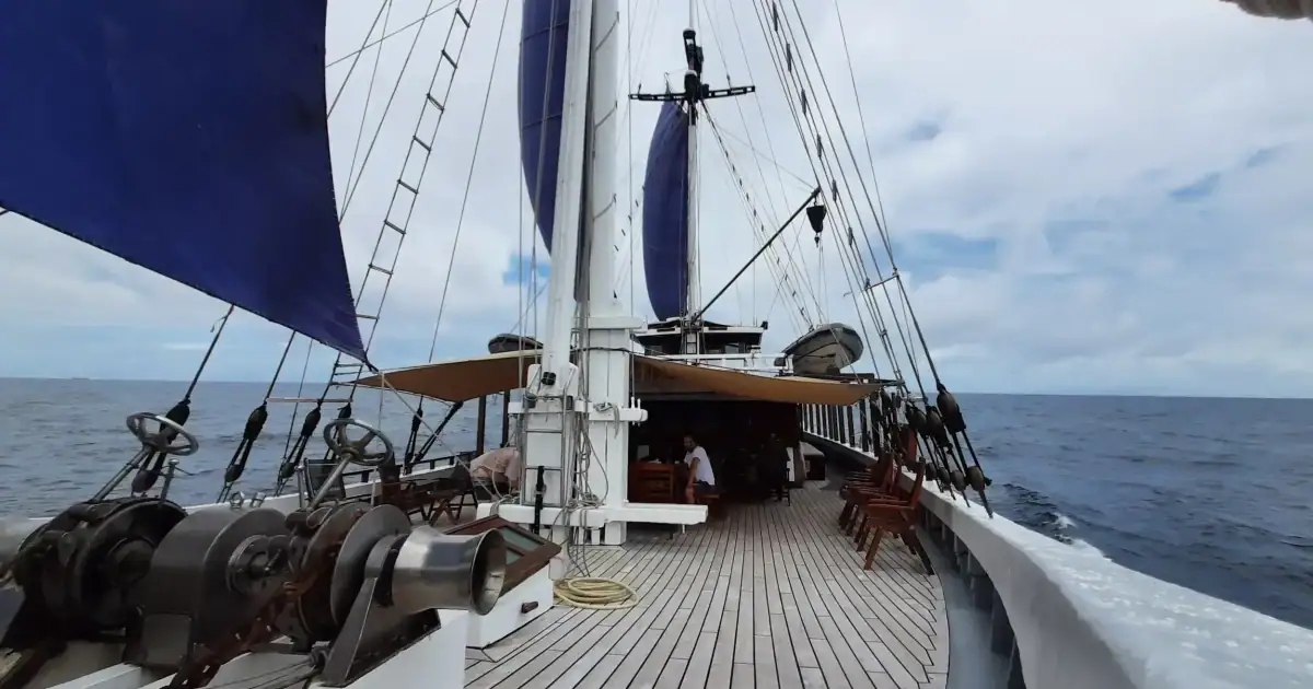 SeaTrek Ombak Putih crossing to Ambon with sails up