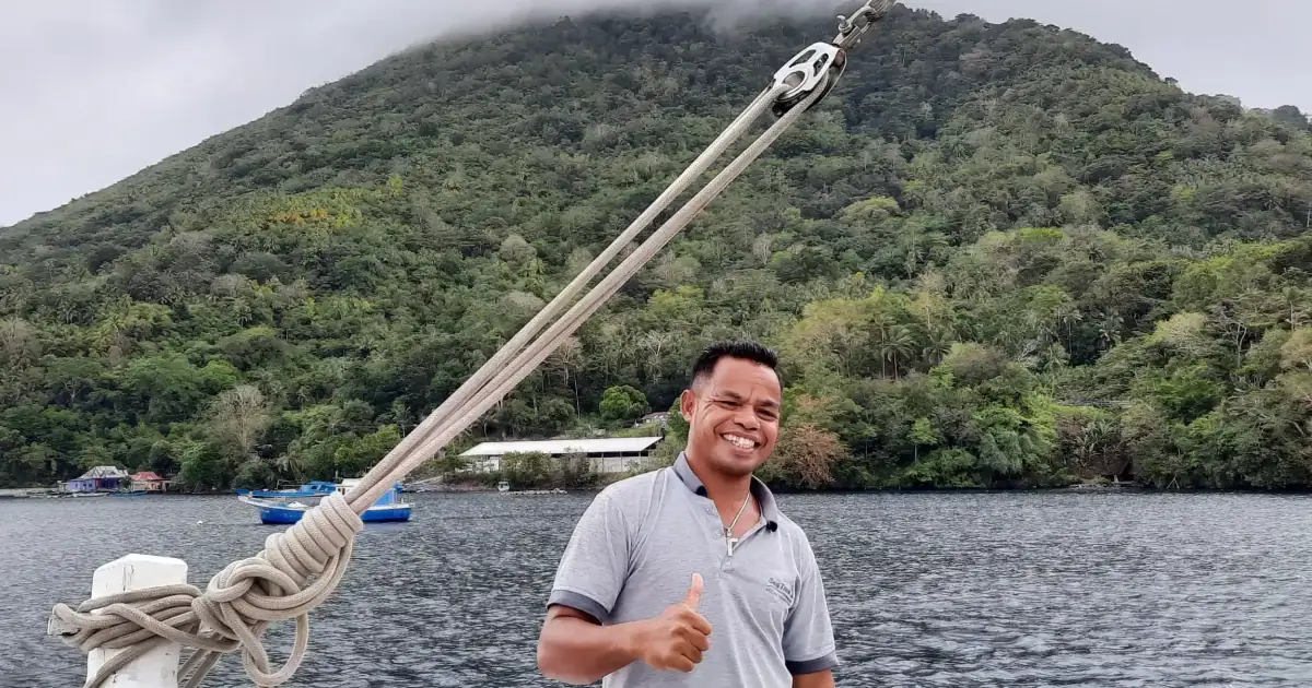 Toni with the Gunung Api background in Banda. (Abd. Wahab/SeaTrek Sailing Adventures)