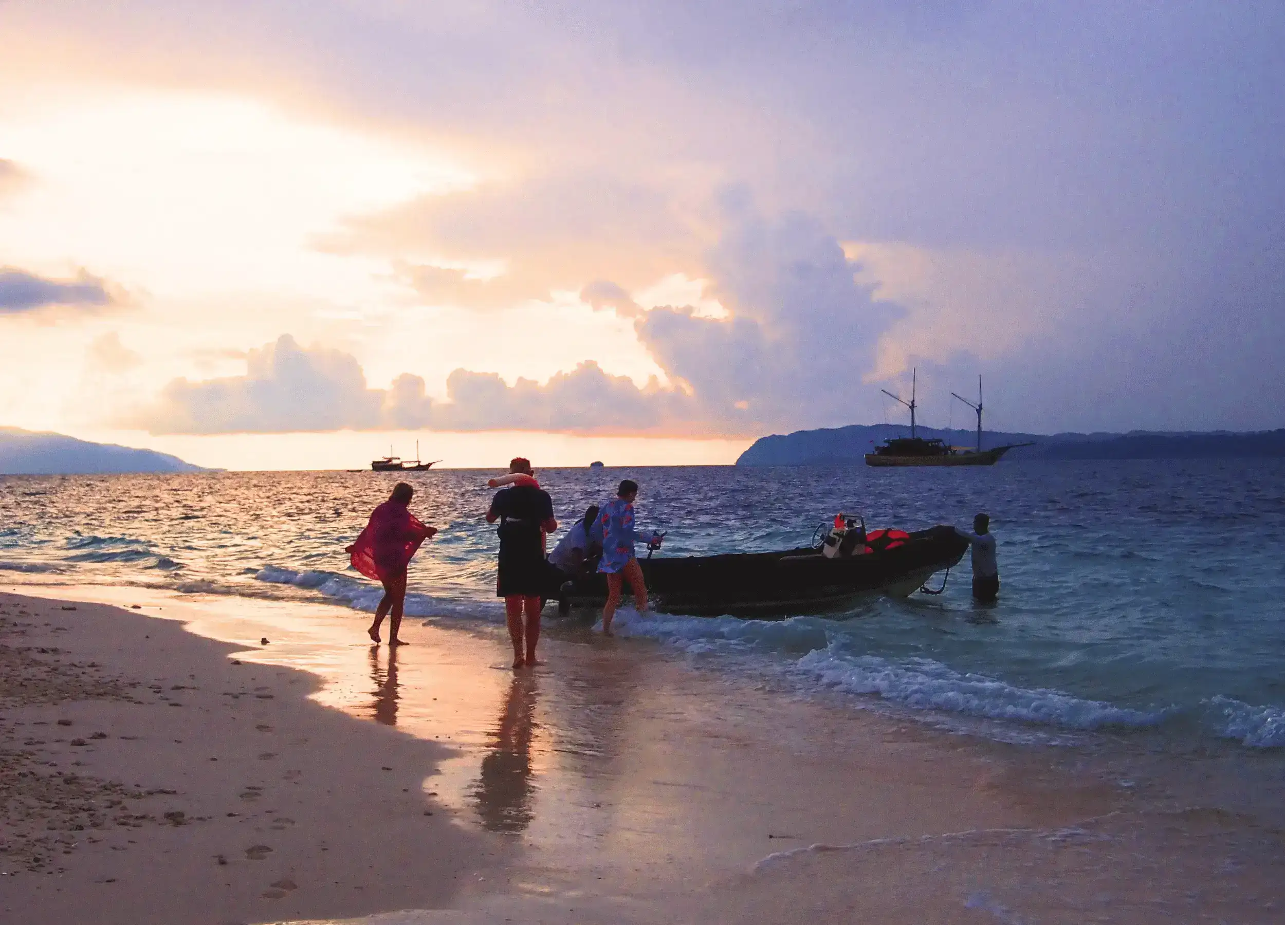 Sunset after the first day snorkeling session. 