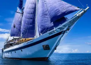 Ombak Putih sails up