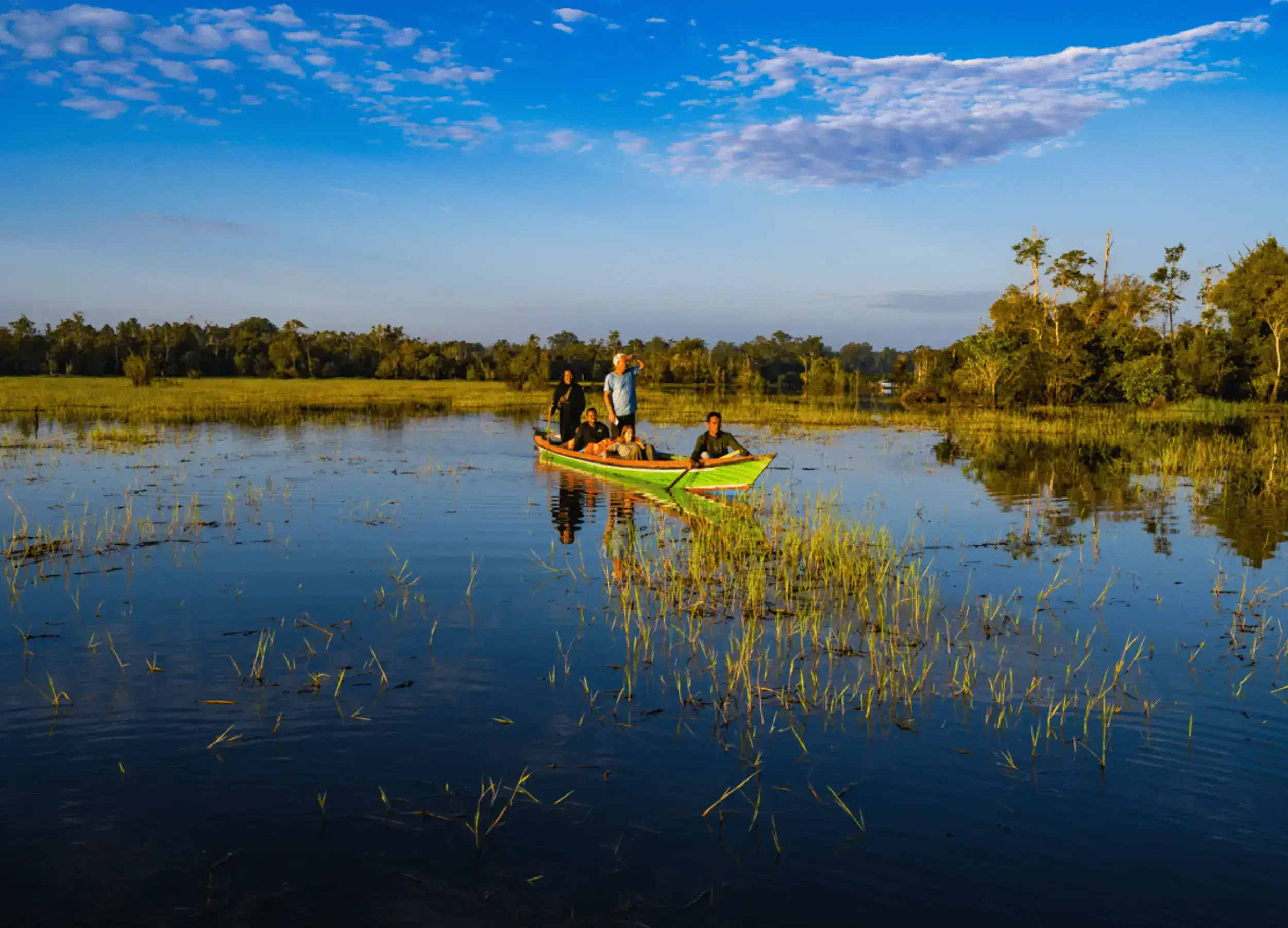 SeaTrek guest with the River Cruise local guide in Borneo.