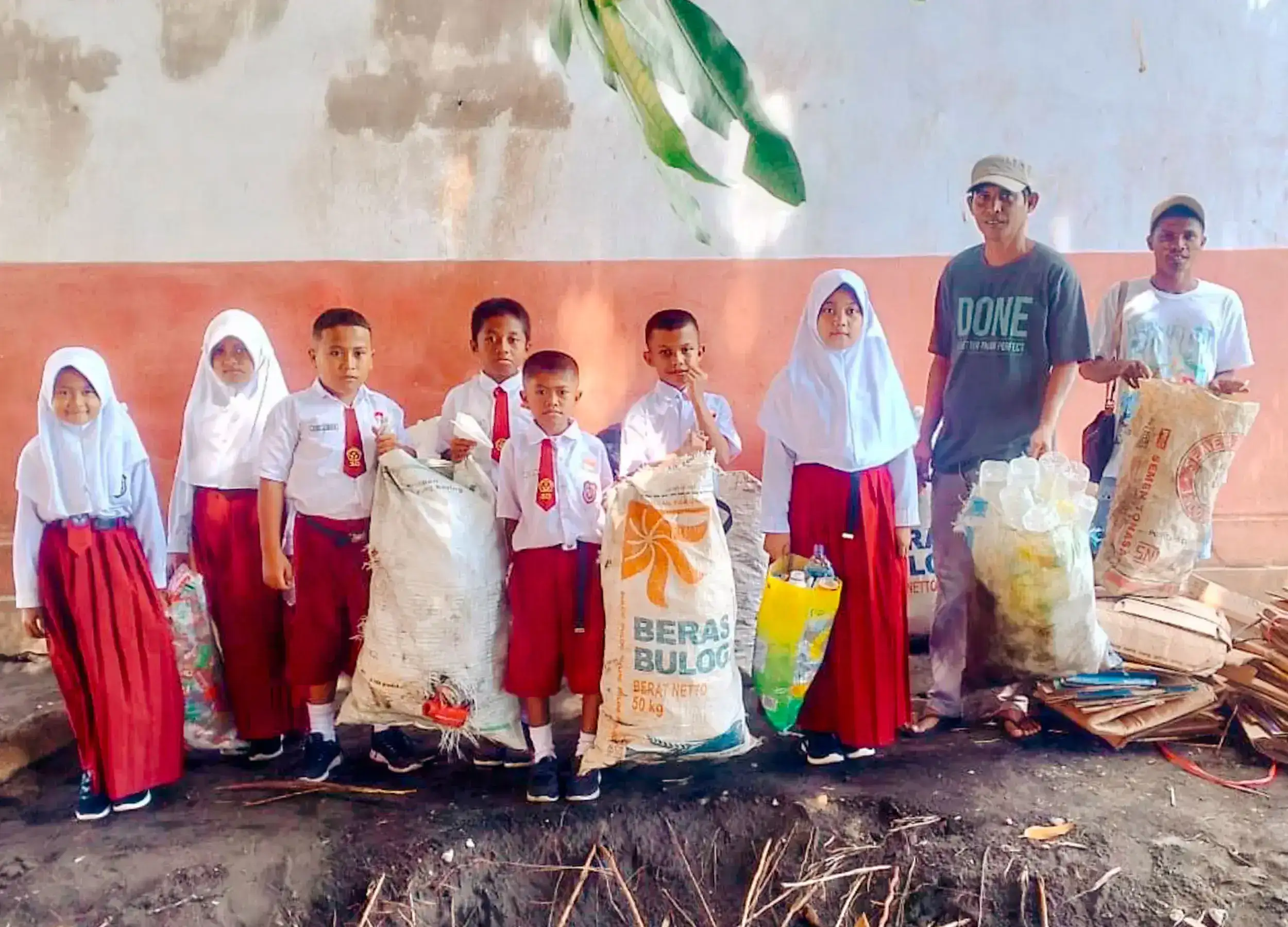 Maga and local student plastic waste warriors