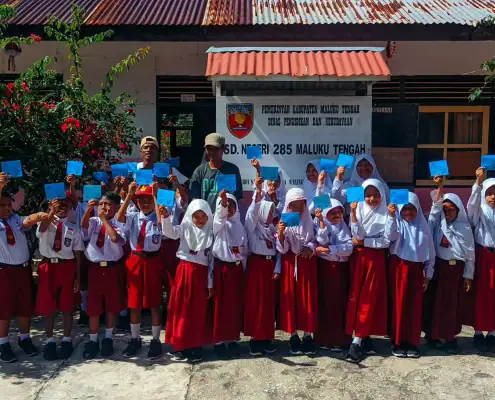 Maga and students of local school SeaTrek support