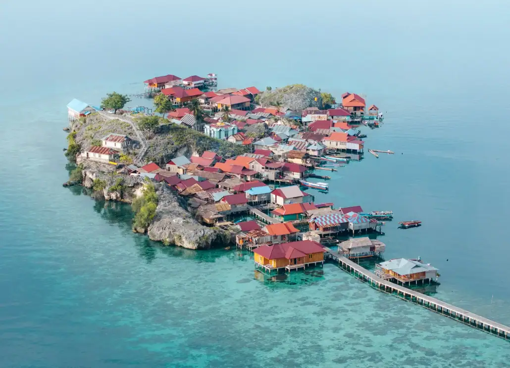 Pulau Papan Bajo Village