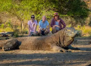 Family with a Komodo dragon