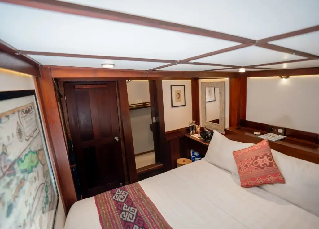 SeaTrek - Ombak Putih Double Bed Cabin 1