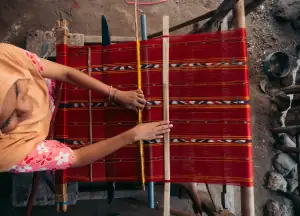 Textile weaving in Umapura Village