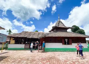 Wapauwe Old Mosque in Ambon